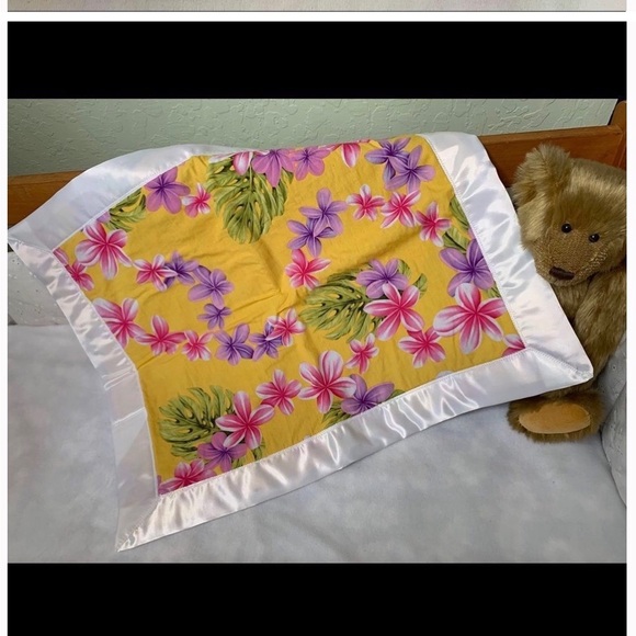 Handmade Aloha print & fleece double sided cuddle blanket. - Picture 5 of 5